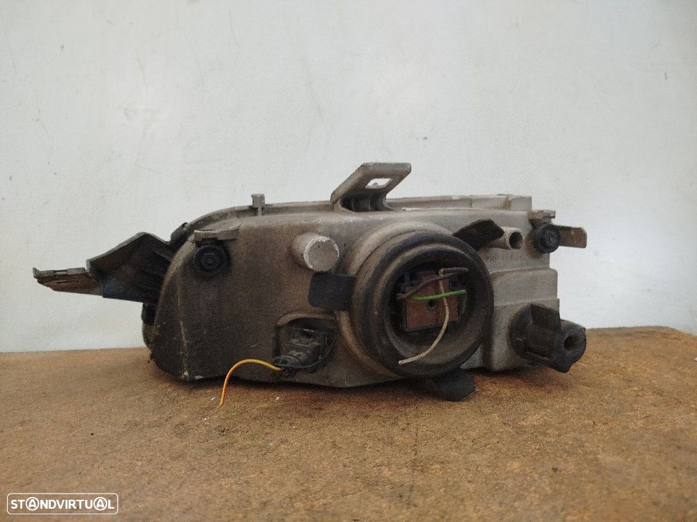 Farol/ Otica Dianteiro Dto Fiat Punto (176_) - 2