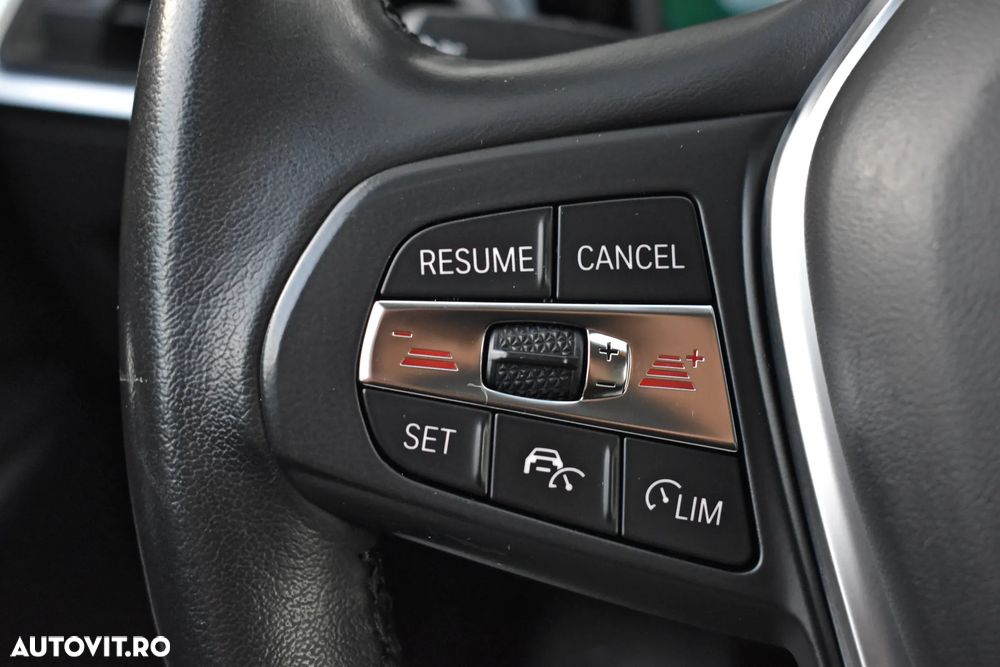 BMW Seria 3 330e Aut. Sport Line - 23