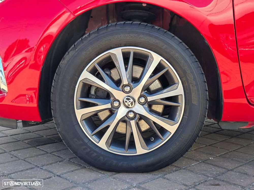 Toyota Yaris 1.5 HSD 20 Anos - 38