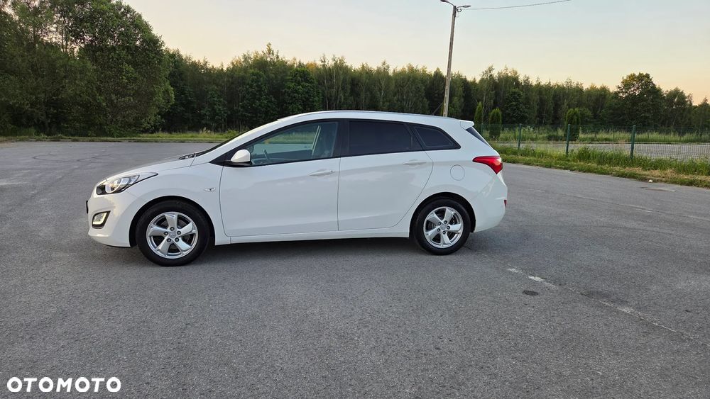 Hyundai i30 i30cw 1.4 Intro Edition - 2