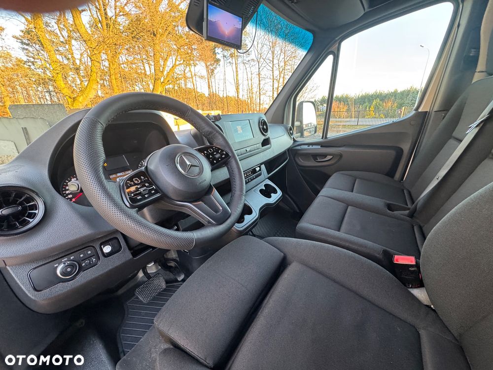 Mercedes-Benz Sprinter - 19