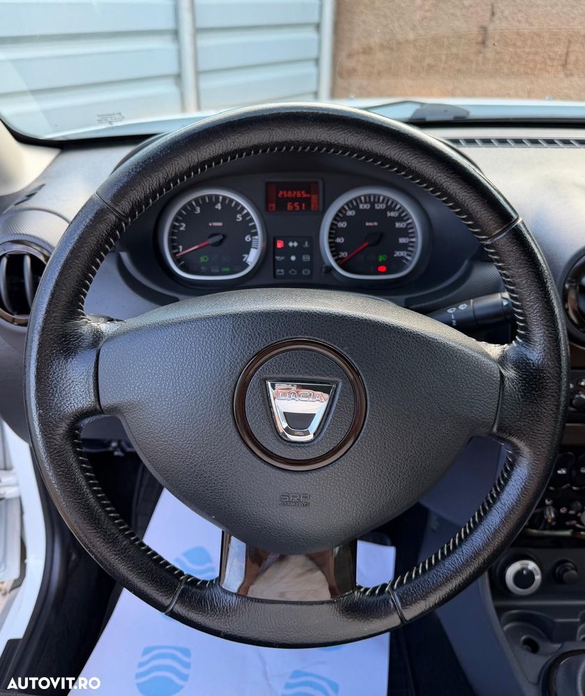 Dacia Duster 1.6 16V 4x4 Prestige - 11