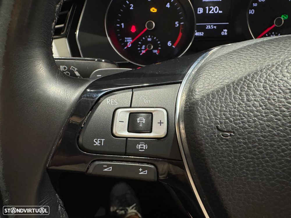 VW Passat 2.0 TDI Elegance DSG - 25