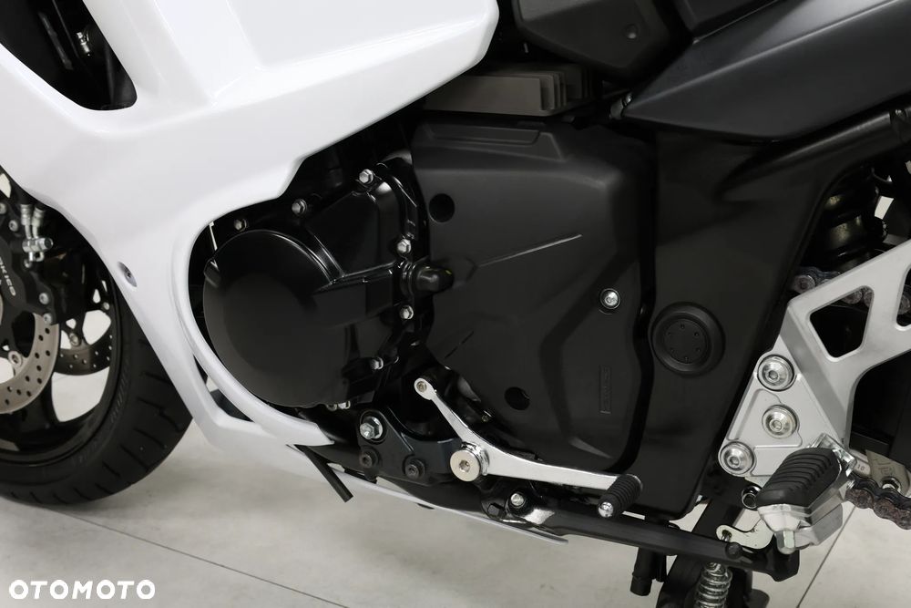 Suzuki GSX - 26