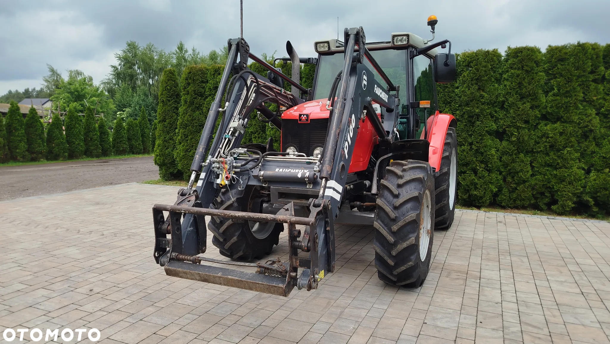 Massey Ferguson - 8