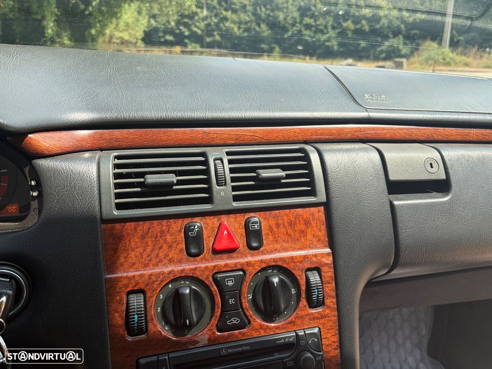 Mercedes-Benz E 220 D Elegance - 11