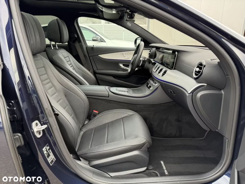 Mercedes-Benz Klasa E 300 de 4-Matic AMG - 16