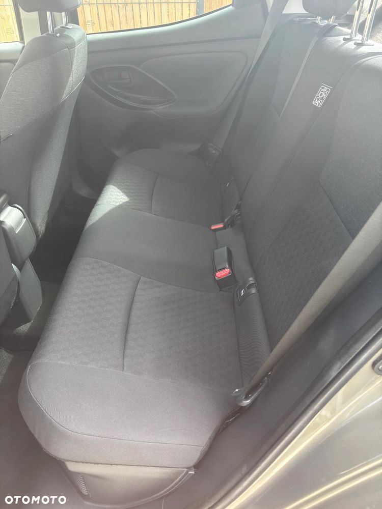 Toyota Yaris Hybrid 100 Premium - 7