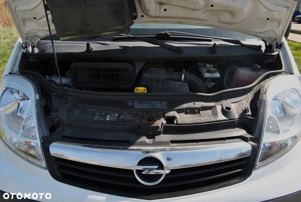 Opel Vivaro - 11
