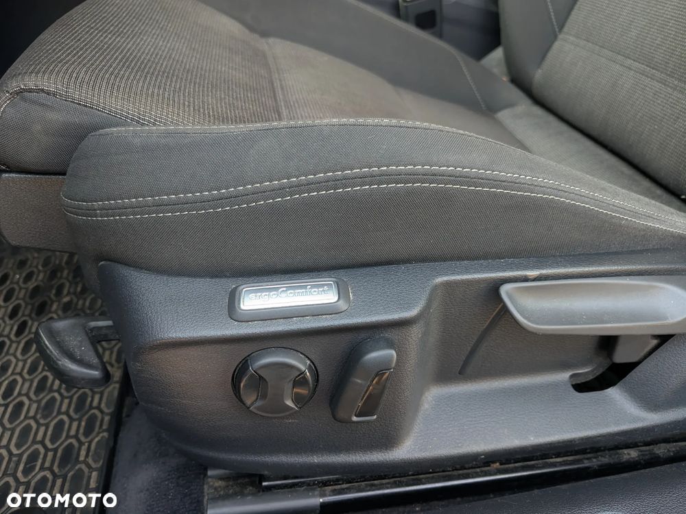 Volkswagen Passat 2.0 TDI SCR DSG Comfortline - 12