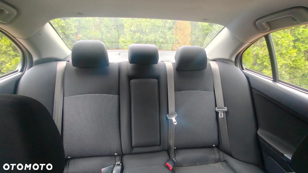 Mitsubishi Lancer 1.8 Inform LPG - 12