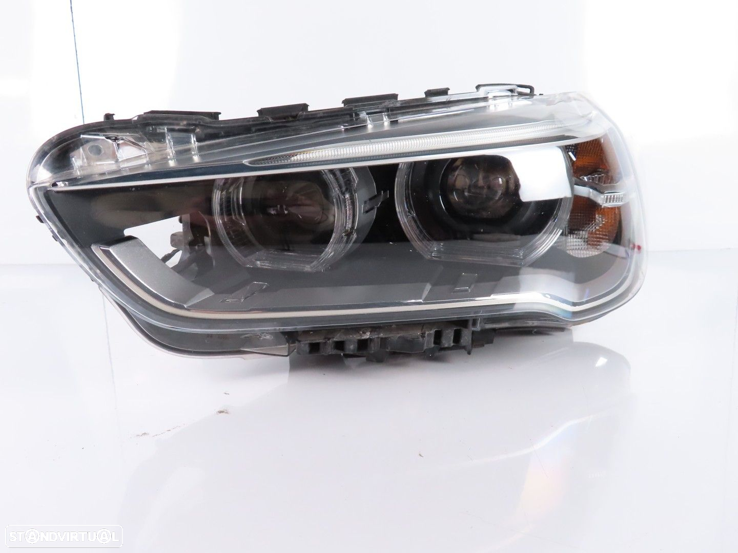 Farol LED Esquerdo Usado / Original BMW X1 (F48) 63117472219 / 63117436461 - 2