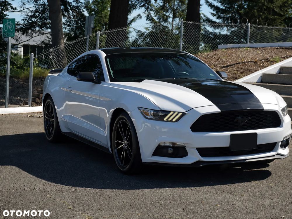 Ford Mustang - 4