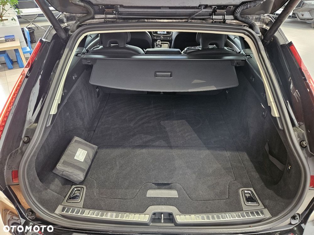 Volvo V90 Cross Country - 37
