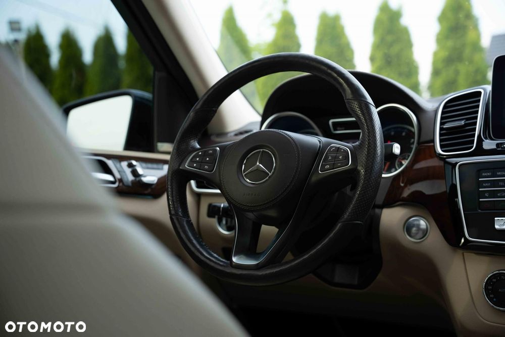Mercedes-Benz GLS - 14