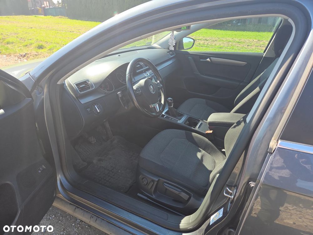 Volkswagen Passat 1.6 TDI DPF BlueMotion Technology Highline - 8