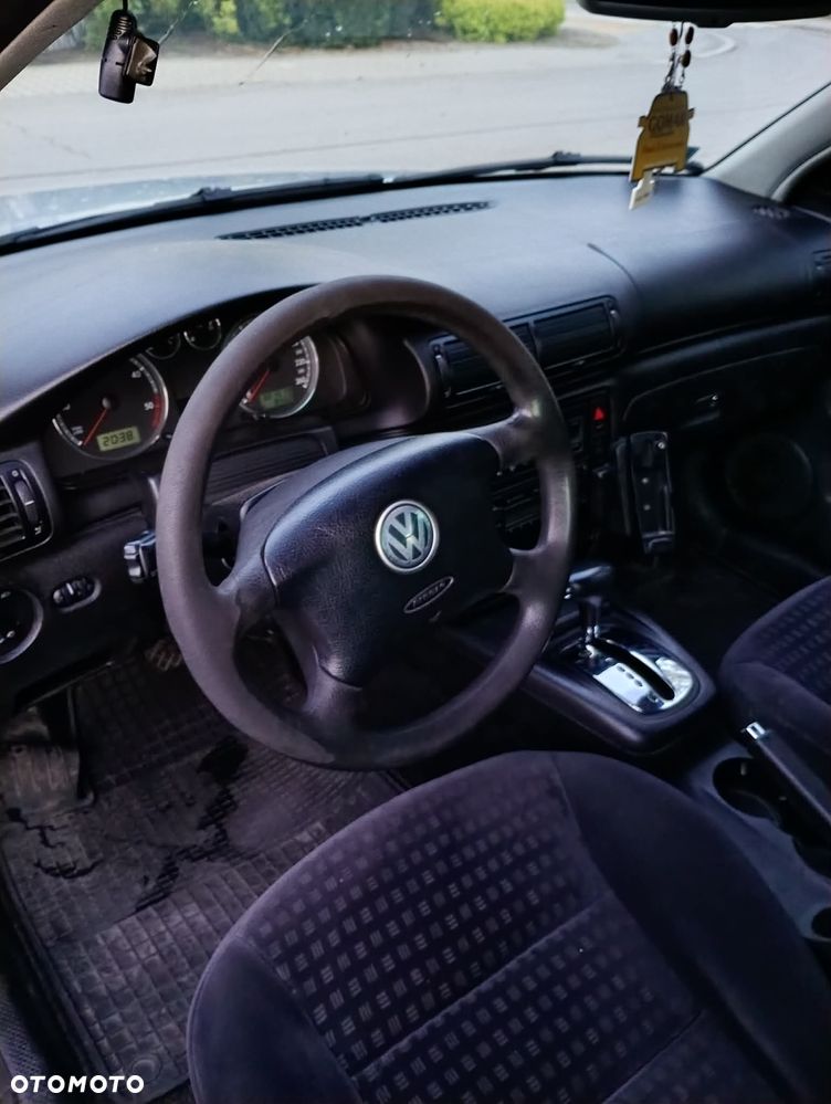 Volkswagen Passat 1.9 TDI Basis - 5