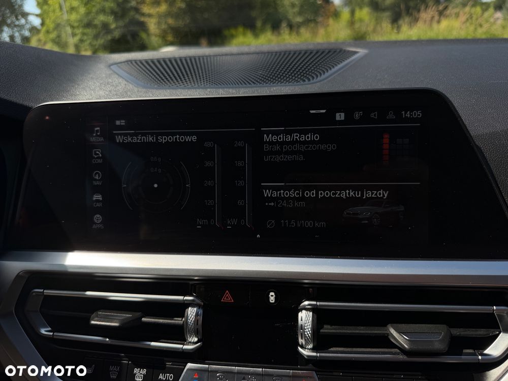 BMW Seria 3 330i xDrive M Sport - 32