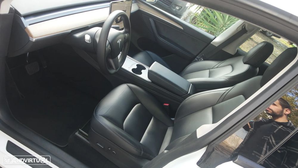 Tesla Model Y Long Range Dual Motor AWD - 13