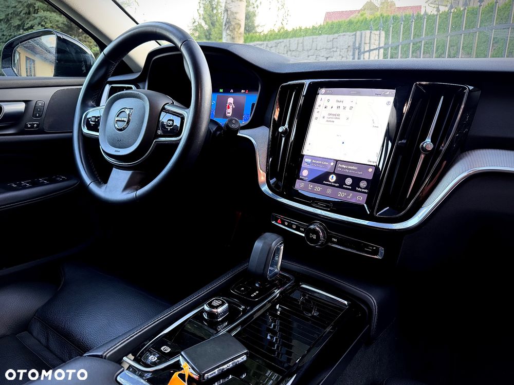 Volvo V60 T6 AWD Plug-In Hybrid Plus Dark - 32