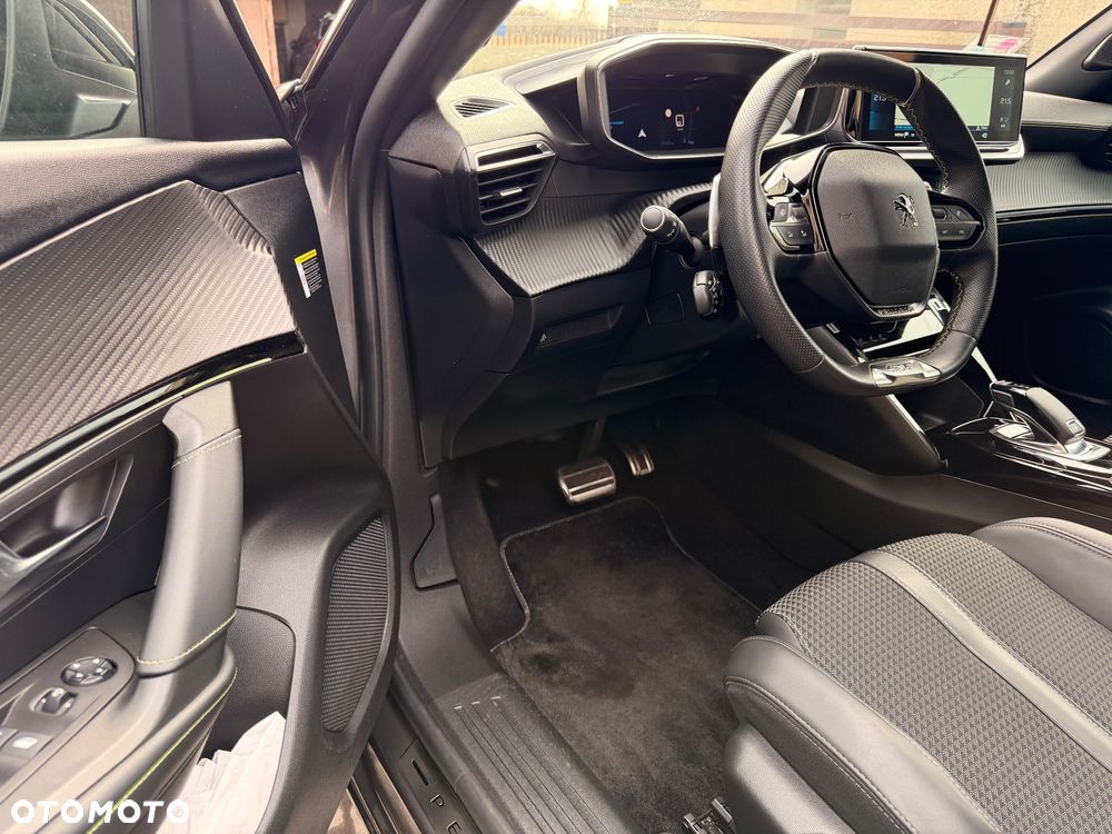 Peugeot 2008 PureTech 130 EAT8 GT - 8