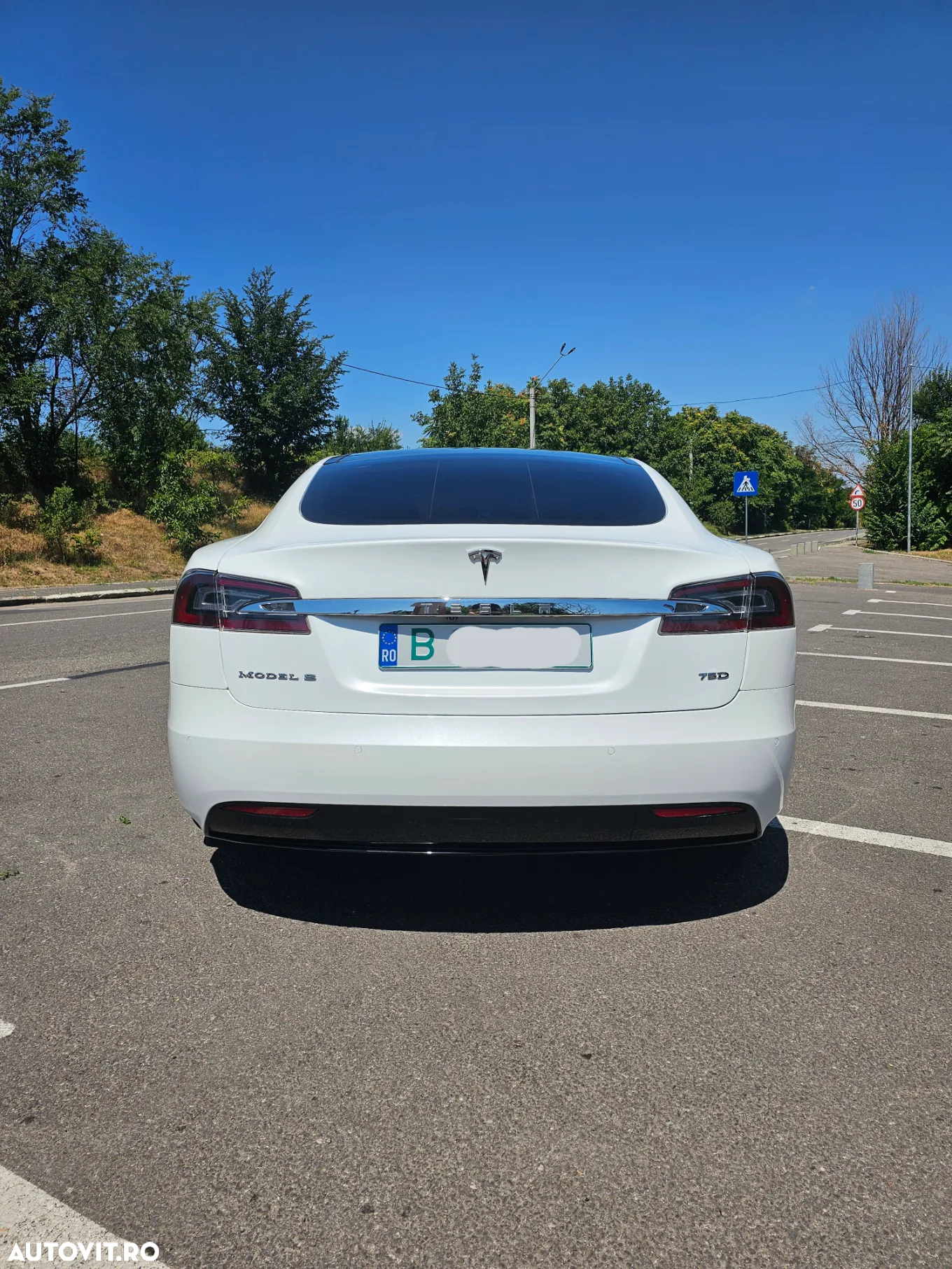 Tesla Model S - 6