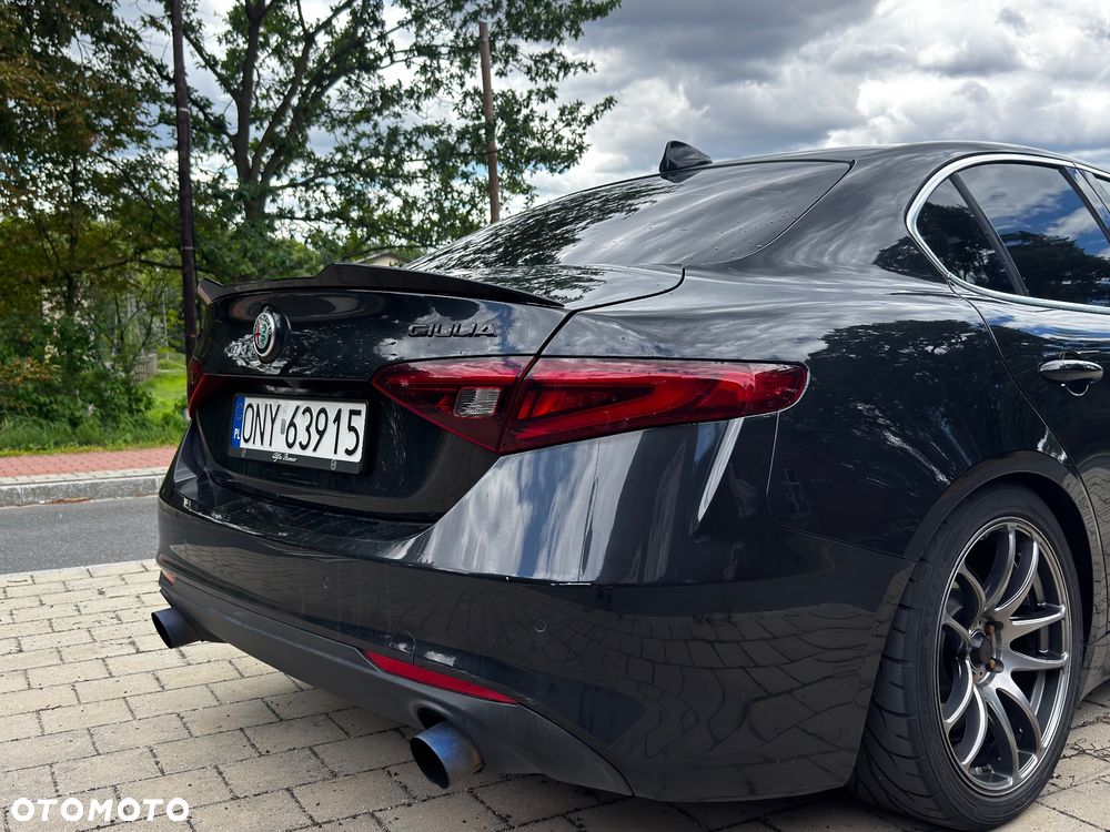 Alfa Romeo Giulia 2.0 Turbo 16V AT8-Q4 Ti - 8