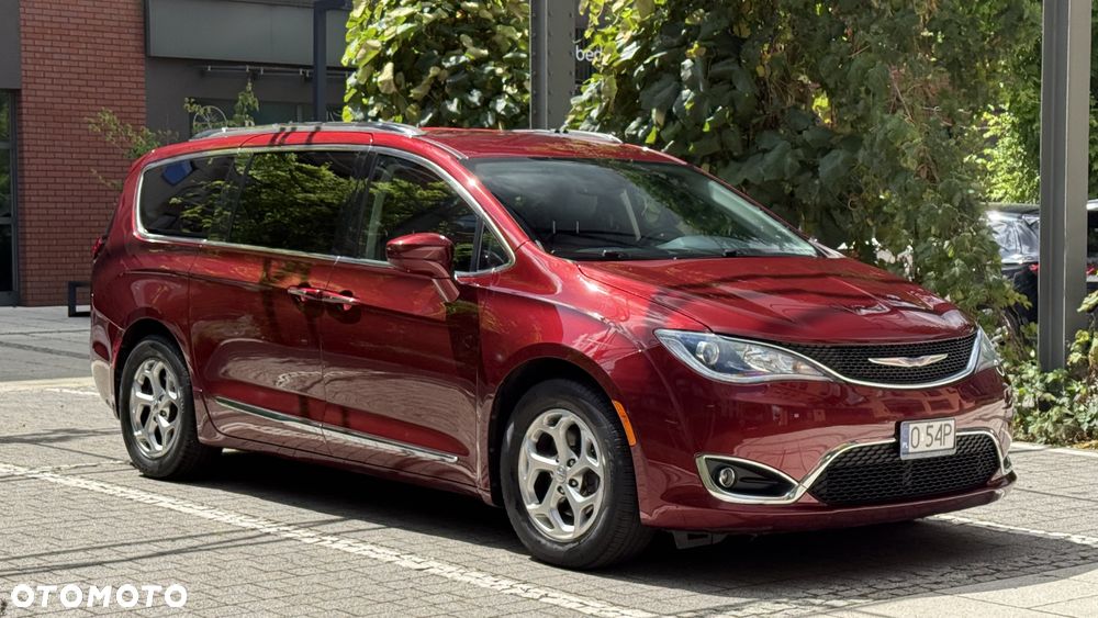 Chrysler Pacifica - 4