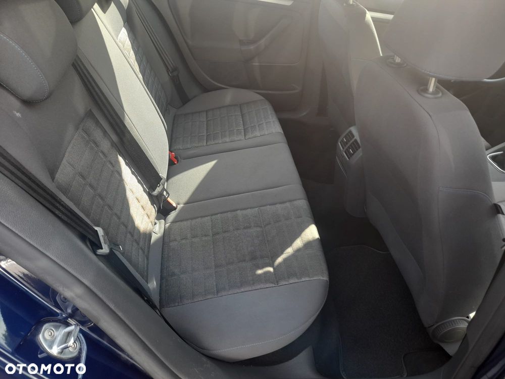 Volkswagen Golf - 32