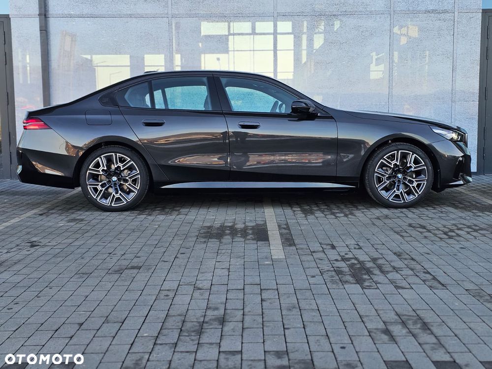 BMW Seria 5 530e xDrive PHEV - 6