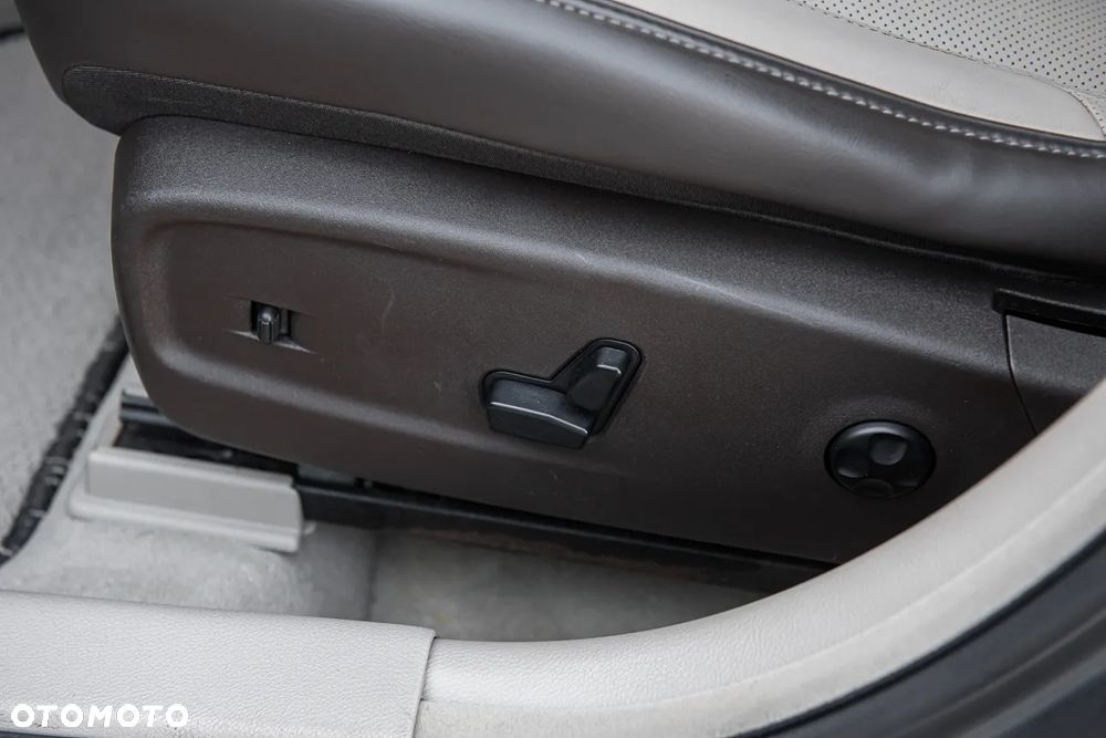 Lancia Thema 3.6 V6 VVT 24V Automatik Platinum - 19