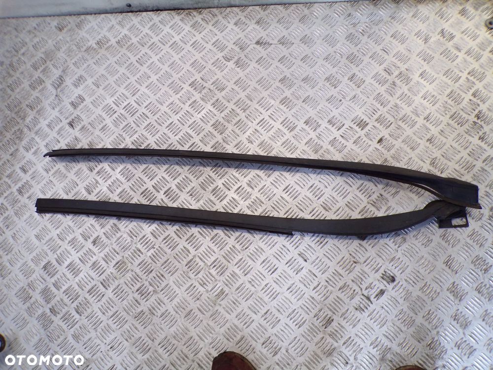 LISTWA PRZY SZYBIE CZOŁOWEJ RENAULT ZOE KOMPLET - 1