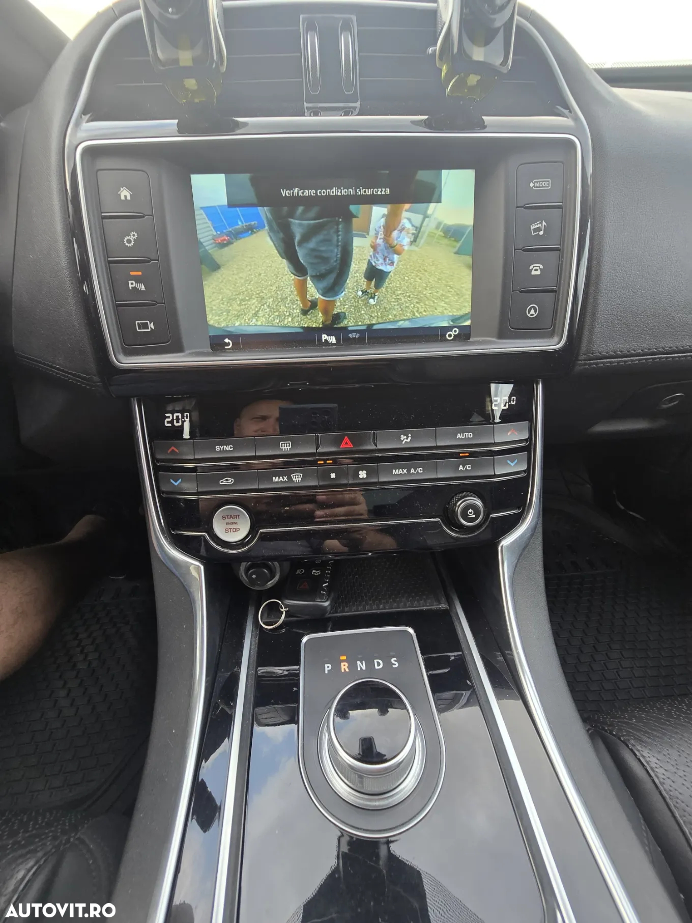 Jaguar XE 2.0 Prestige - 18