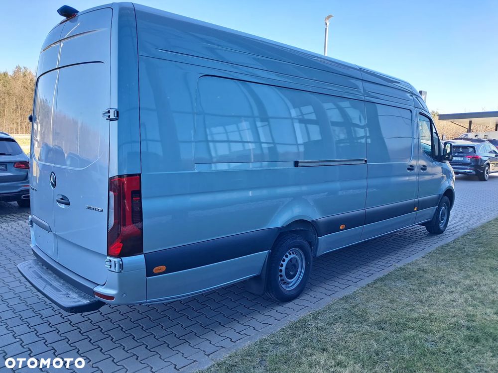 Mercedes-Benz SPRINTER - 12