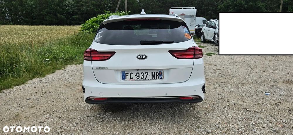 Kia Ceed - 8