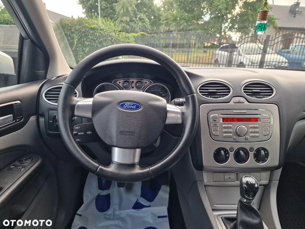 Ford Focus 1.8 FF Trend - 23