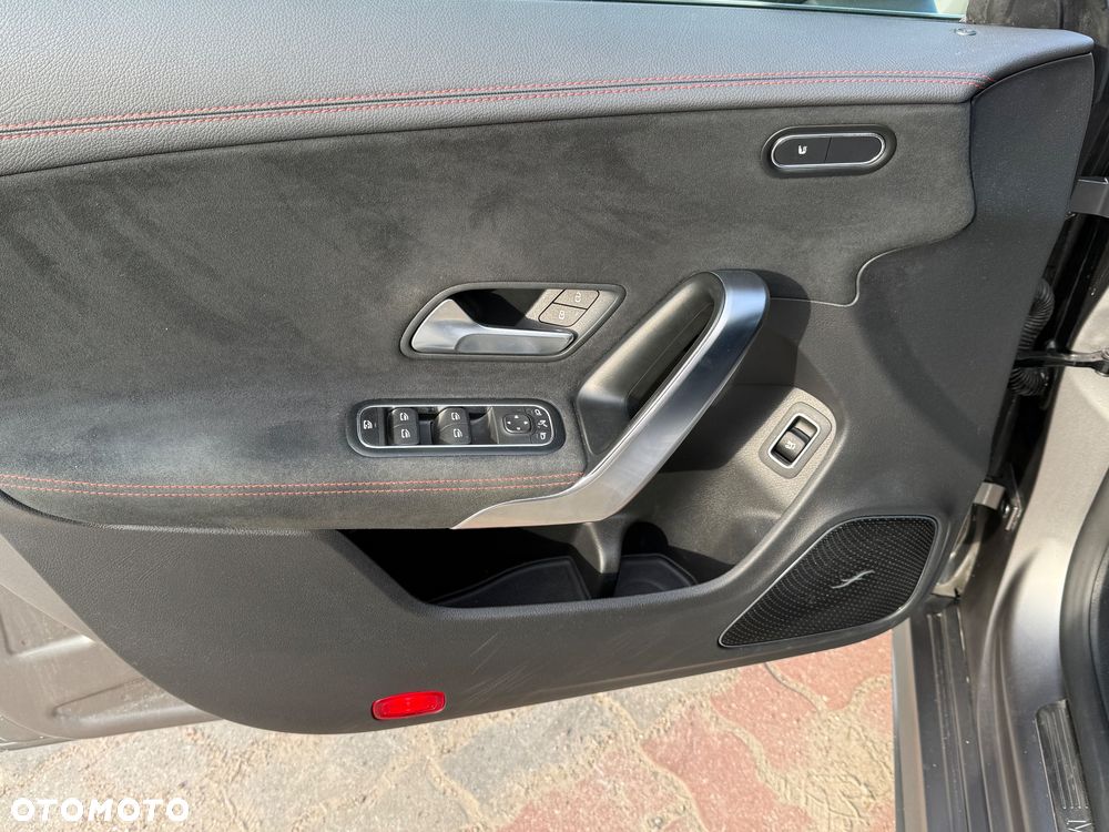 Mercedes-Benz CLA - 13