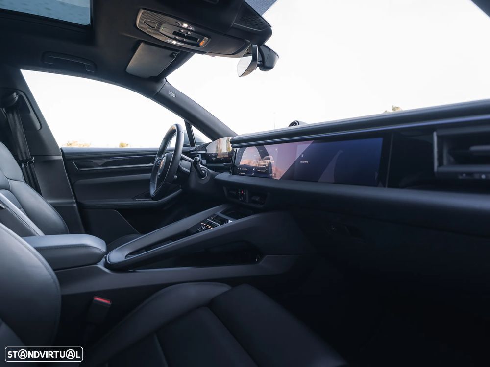 Porsche Macan Electric 4 - 12