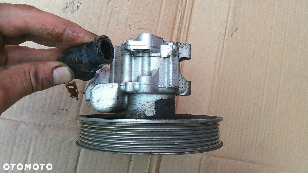 AUDI A4 B6 2.4 POMPA WSPOMAGANIA - 3