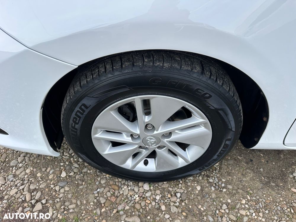 Toyota Auris 1.8 L VVT-i Hybrid Sol + - 11