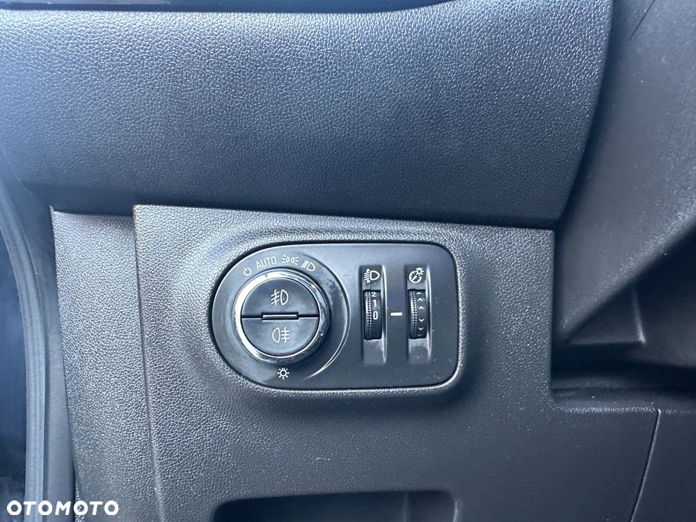 Opel Corsa 1.4 Cosmo - 18