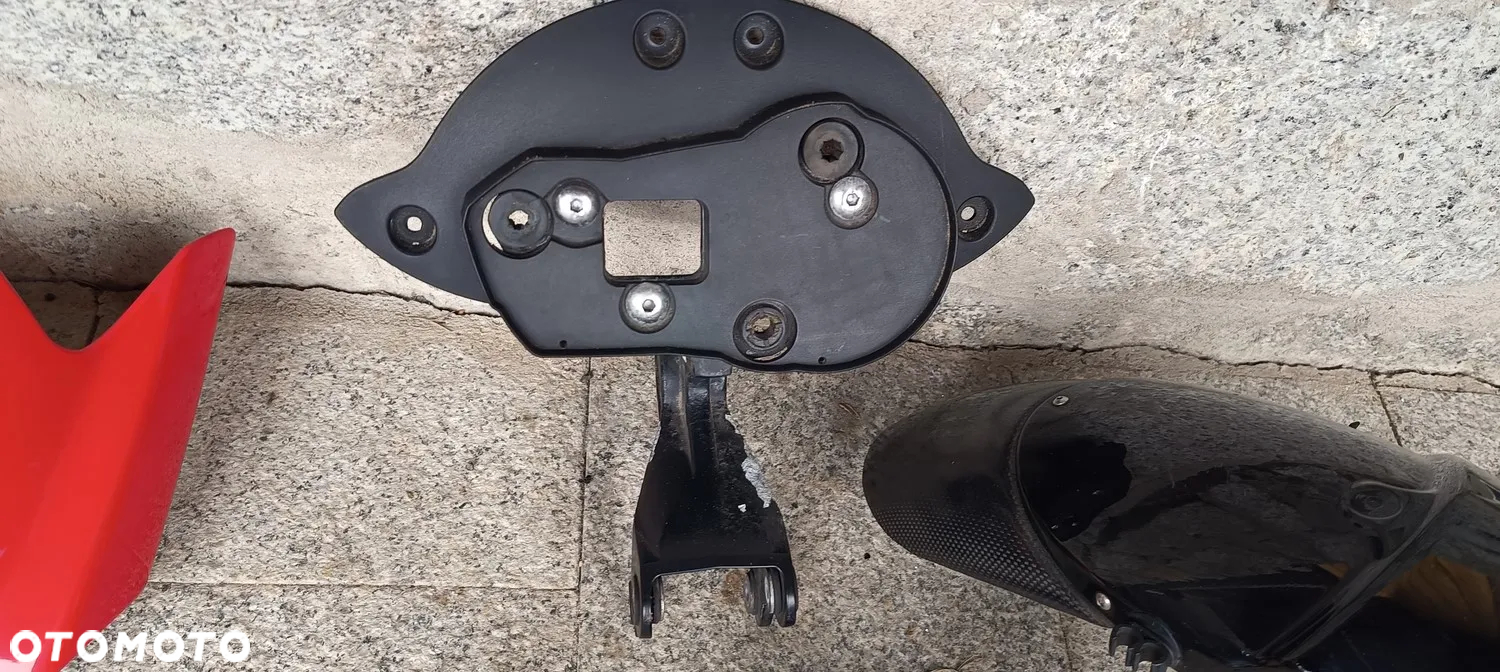TRIUMPH STREET TRIPLE 675 OWIEWKA CZASZA SZYBA 15 - 7