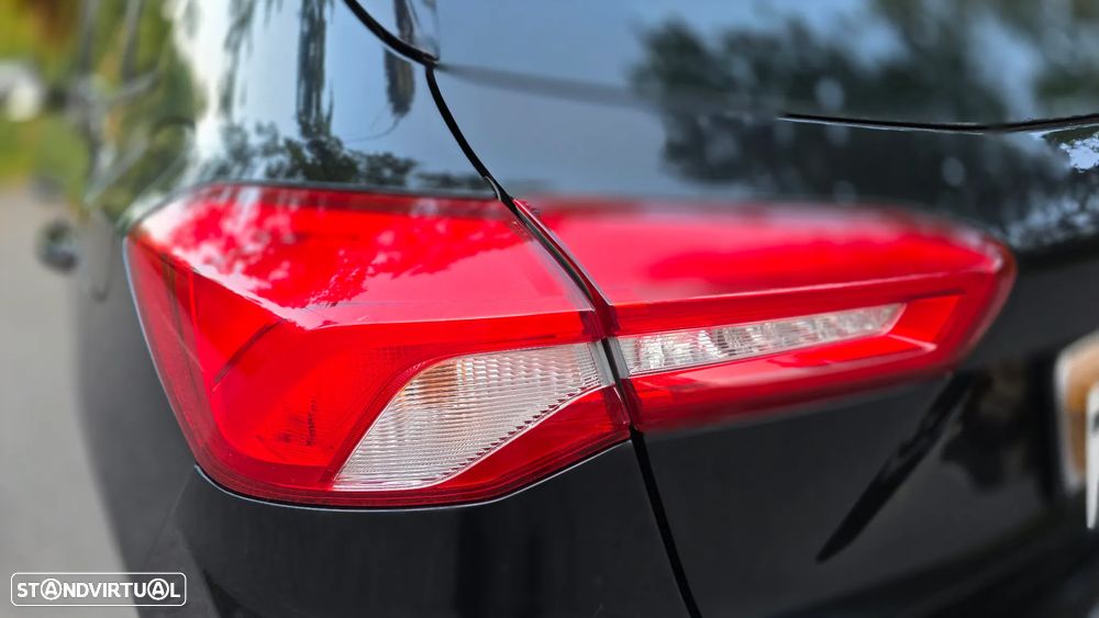 Ford Focus 1.0 EcoBoost S&S ST-LINE X - 21