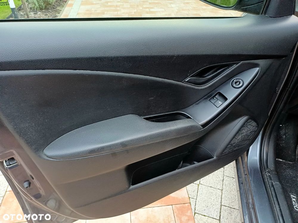 Hyundai ix20 1.4 blue - 21