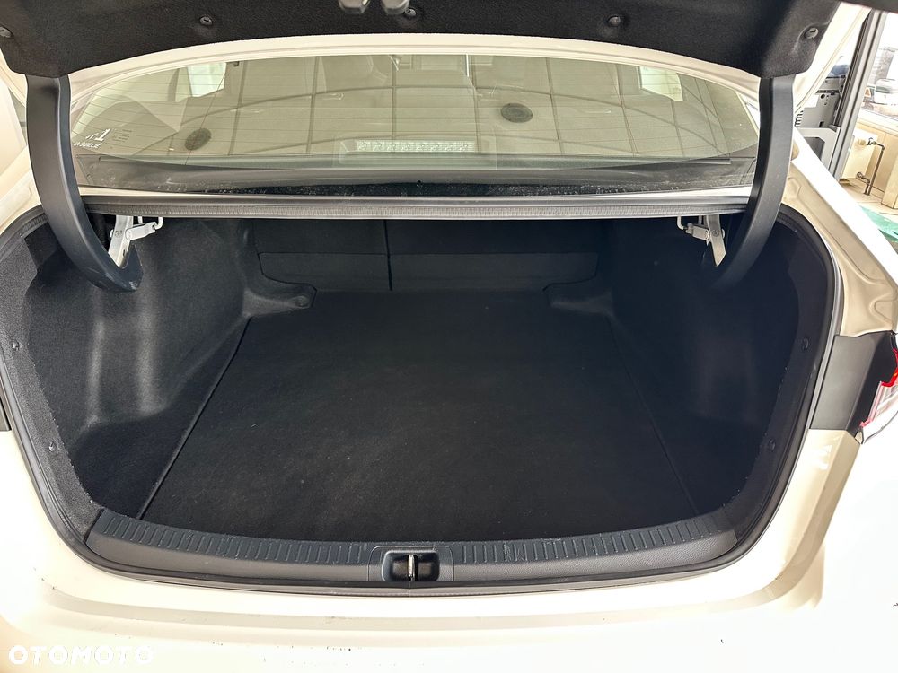 Toyota Corolla 1.5 Comfort - 11