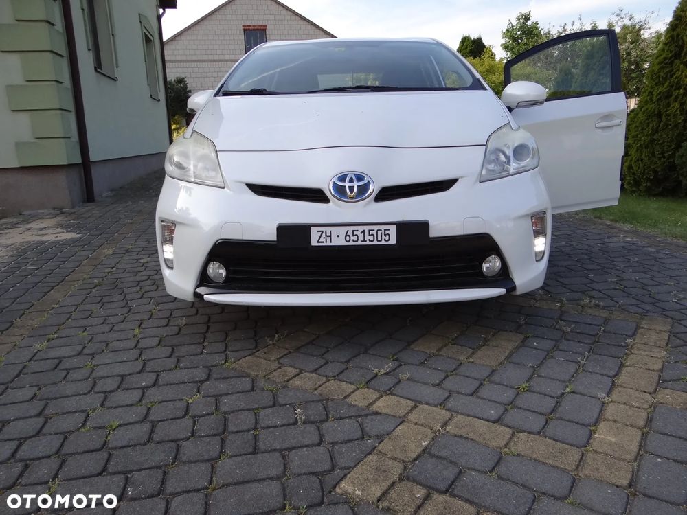 Toyota Prius ver-1-8-hsd-prestige - 13