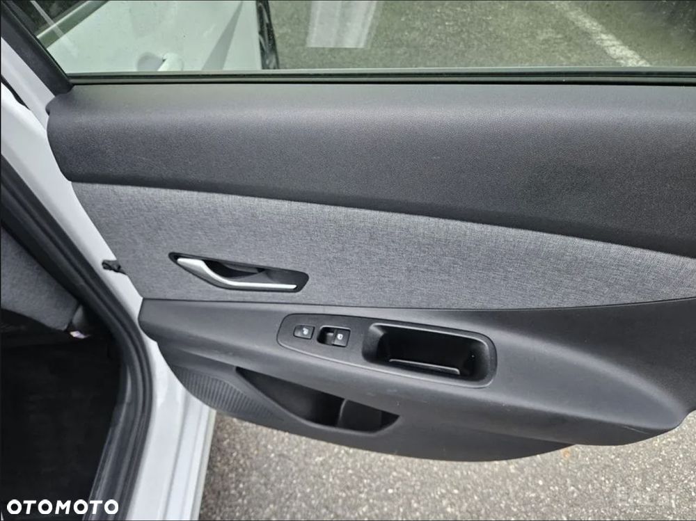 Hyundai Elantra - 15