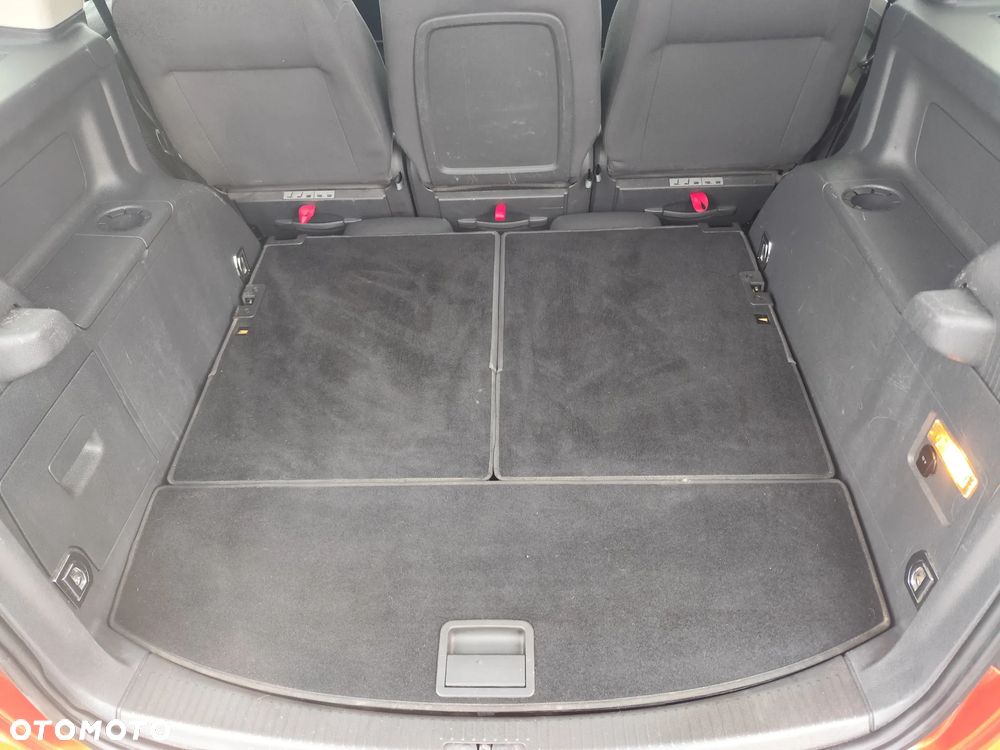 Volkswagen Touran 2.0 TDI Trendline DSG - 33