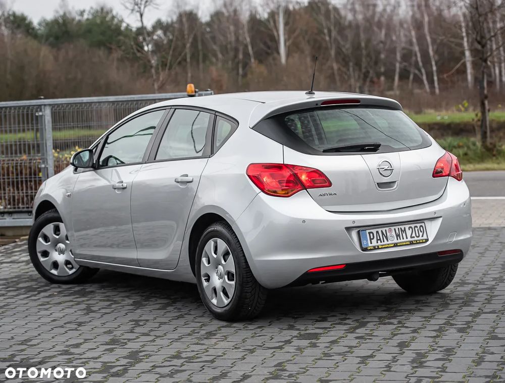 Opel Astra - 9