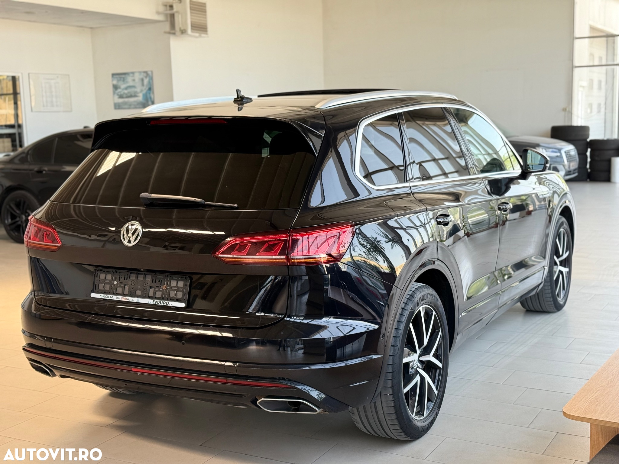 Volkswagen Touareg 3.0 V6 TDI 4Motion DPF Automatik R-Line - 4